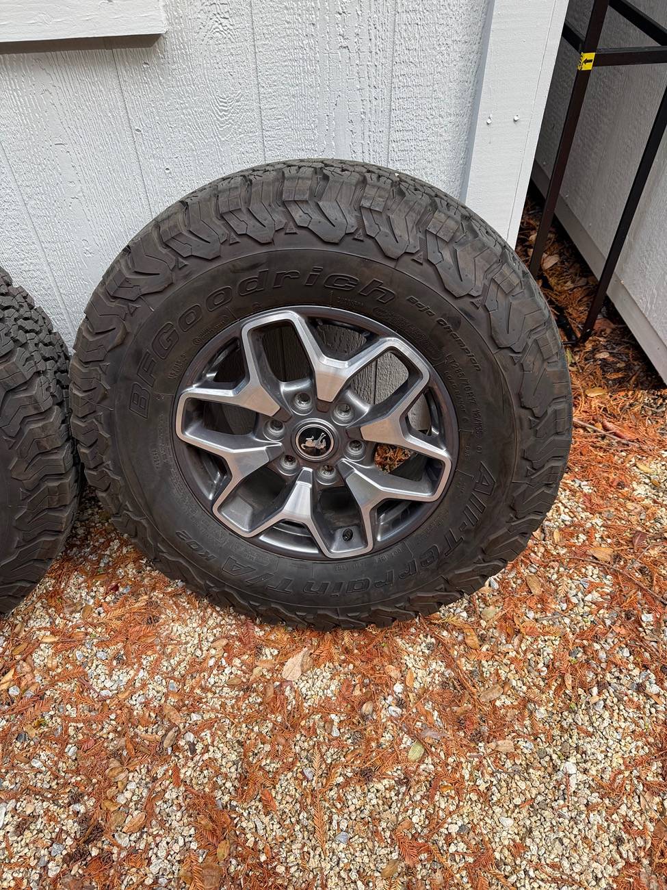 Ford Bronco 5 Badlands Wheels and Tires IMG_0035