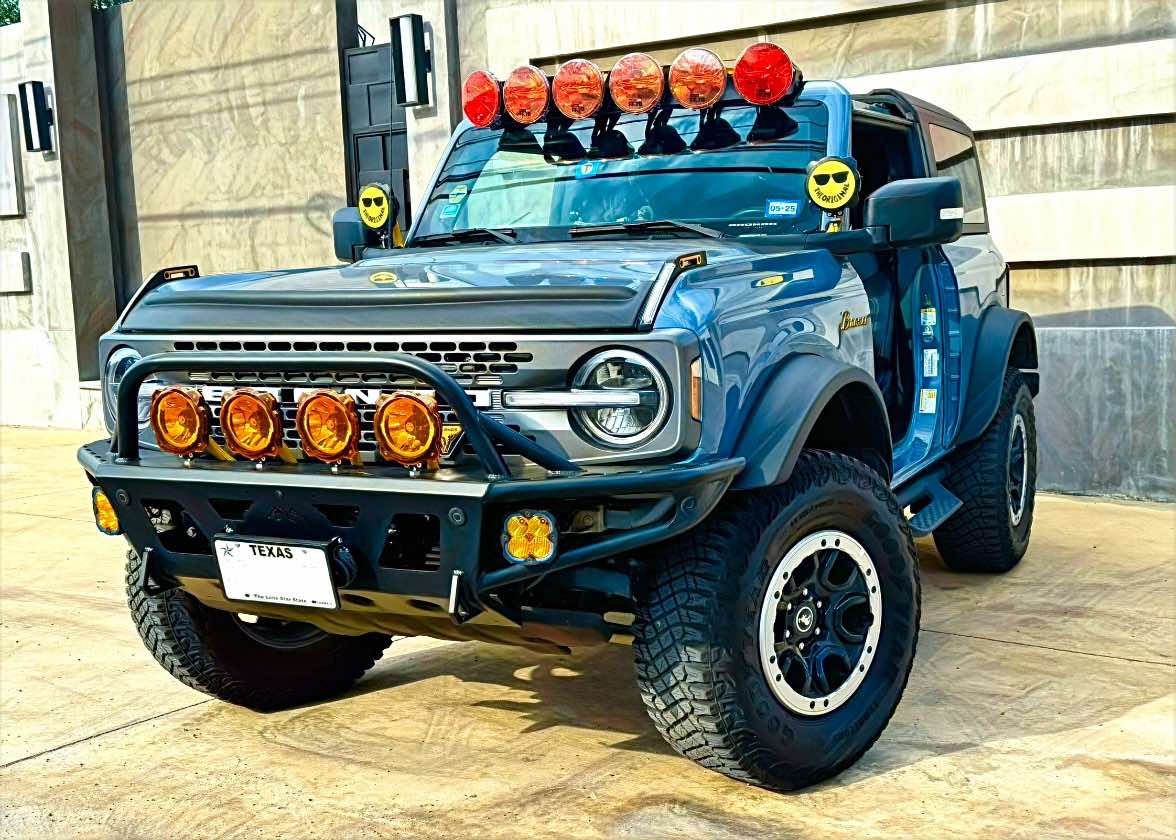 Ford Bronco KC Gravity Pro 6 on A-Pillar Azuroth 4.0