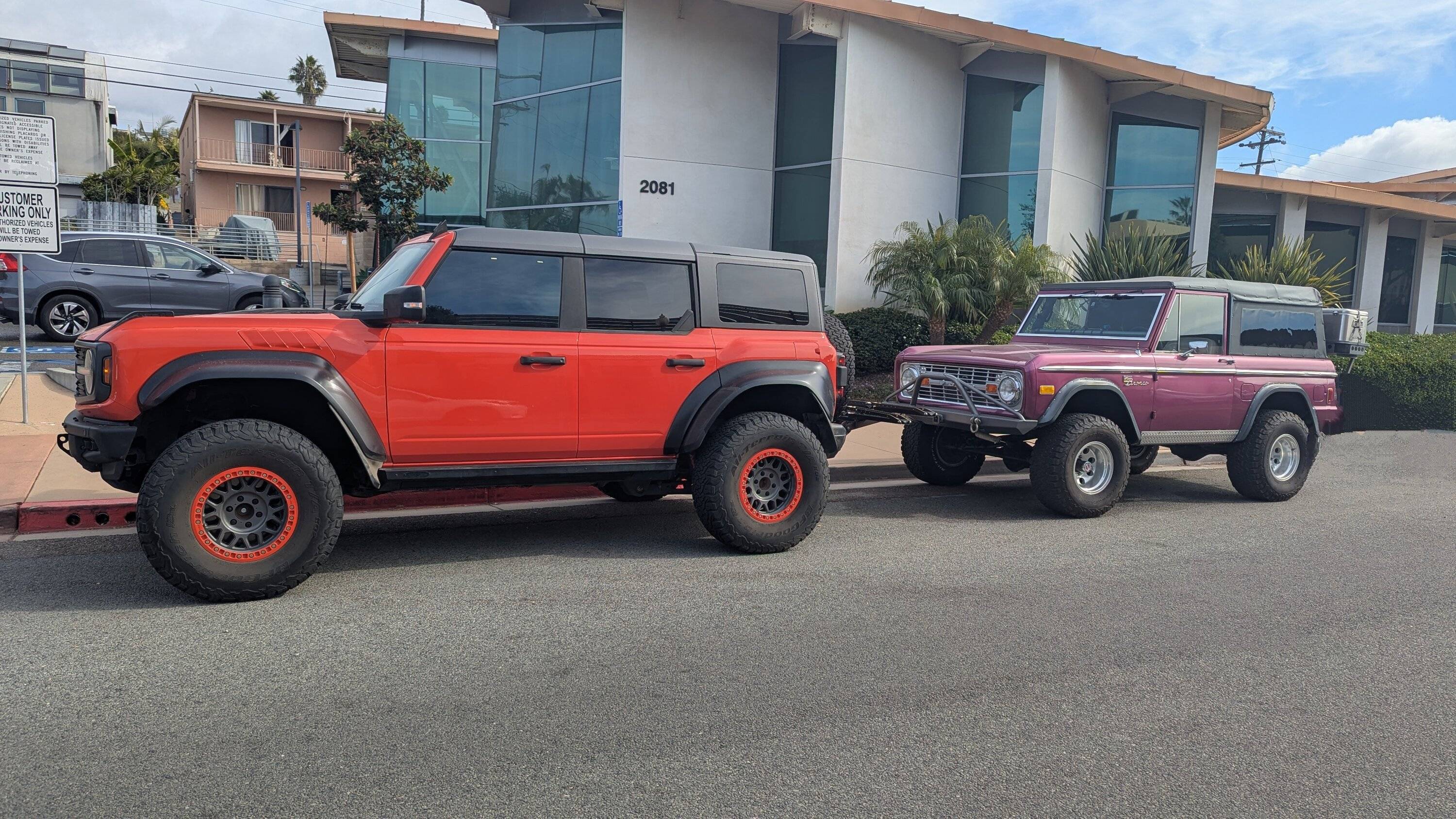 Ford Bronco Modern + Tastefully Modded Vintage PXL_20241124_190317568~2