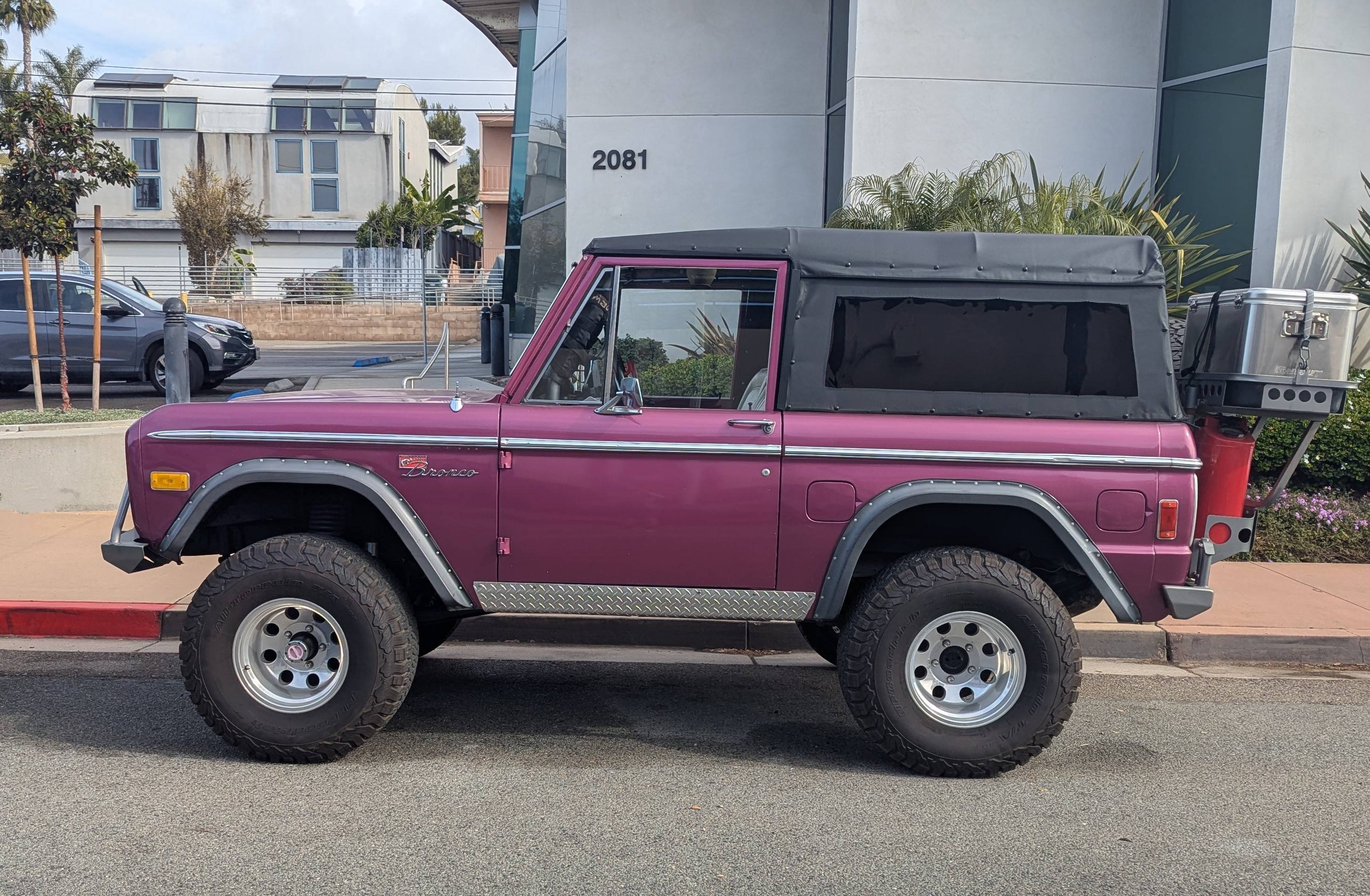 Ford Bronco Modern + Tastefully Modded Vintage PXL_20241124_190331340(1)~2
