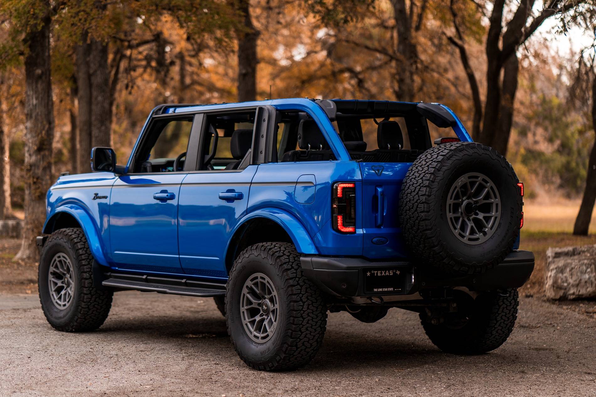 Ford Bronco VELOCITY BLUE Bronco Club DSC09295