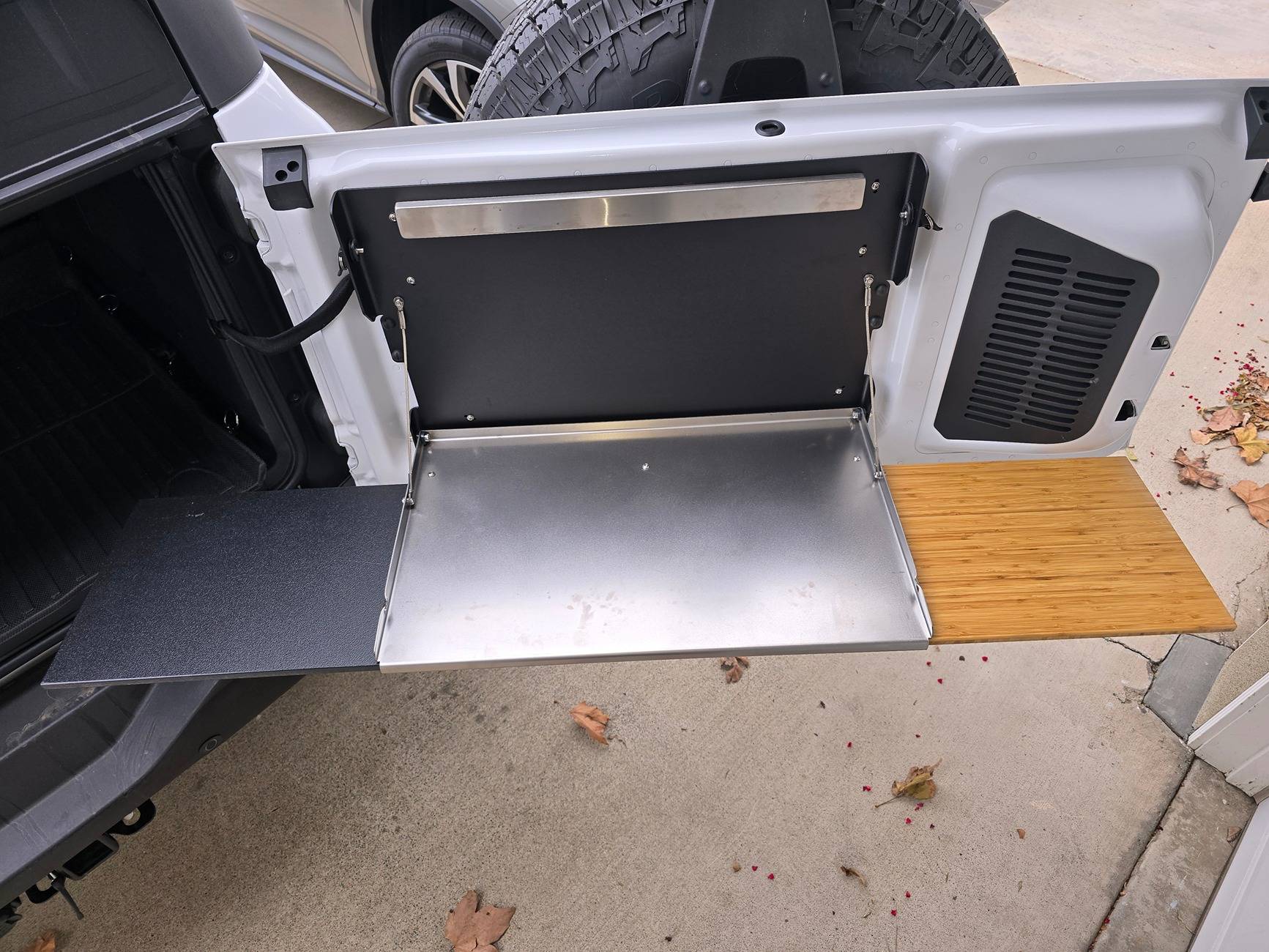 Ford Bronco Tailgate tables that fit with Ford Cargo box? 20241129_082018