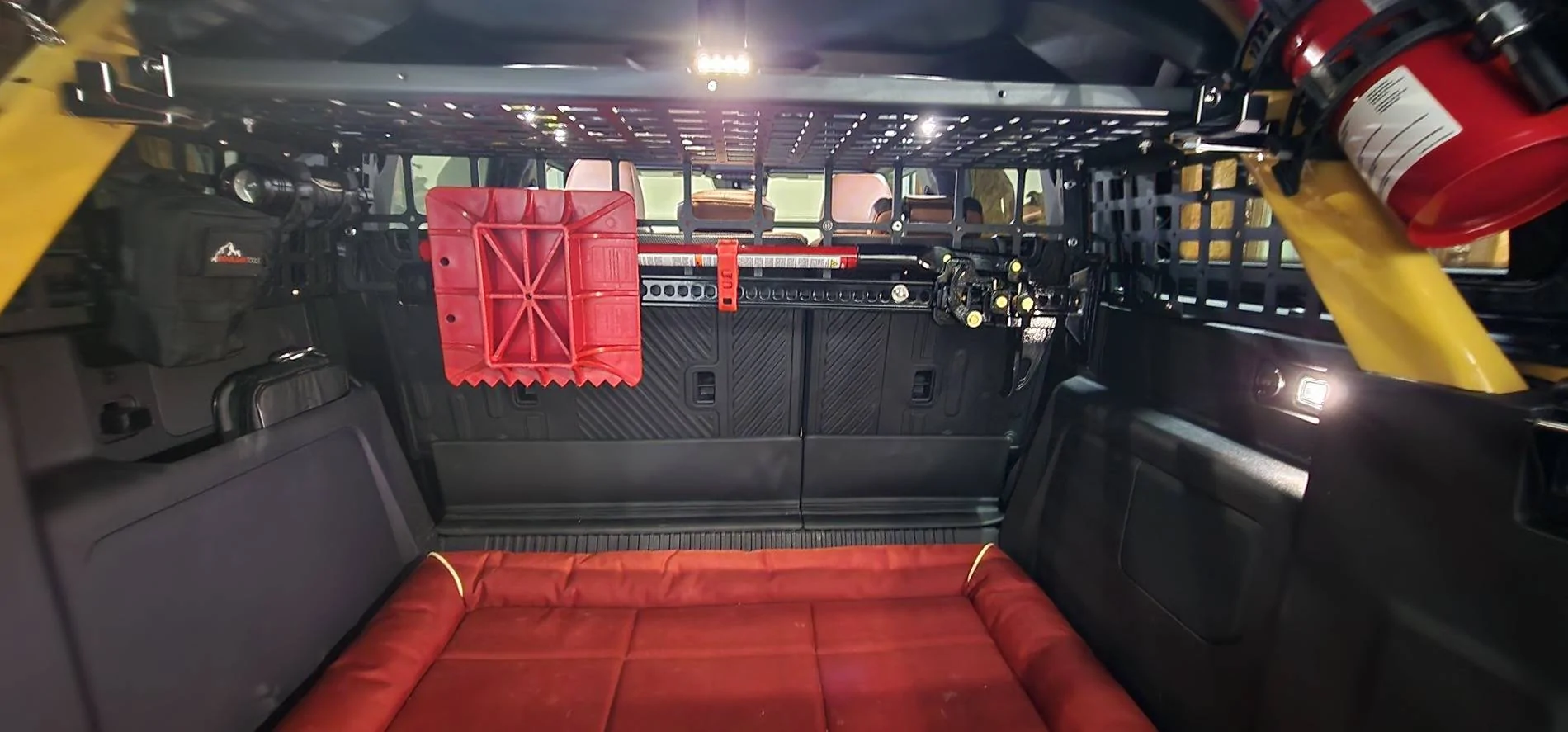 Ford Bronco What are we doing for our pets? Show your setup 20240223_205916