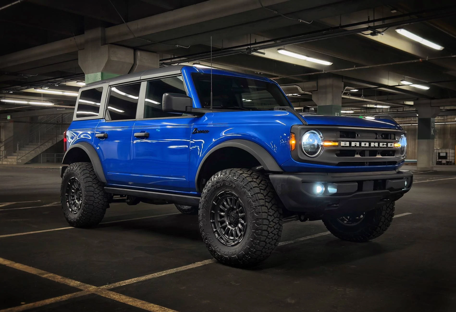 Ford Bronco VELOCITY BLUE Bronco Club IMG_5679