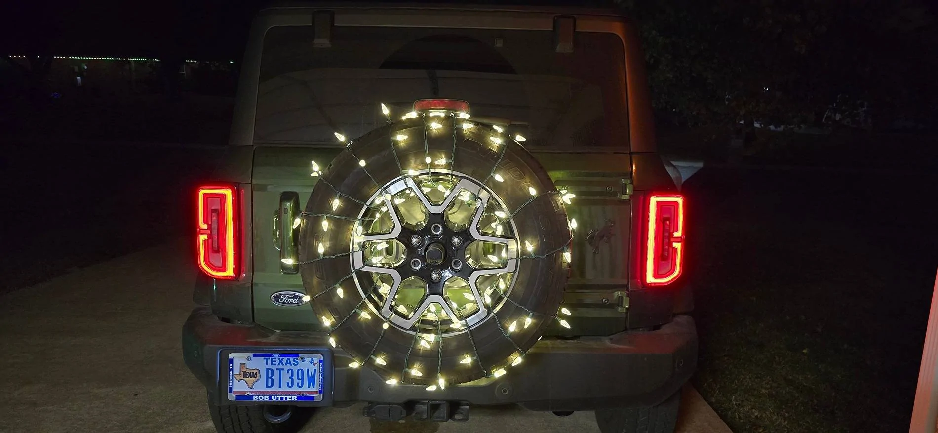 Ford Bronco Spare tire Christmas light setup tips? 1000005840