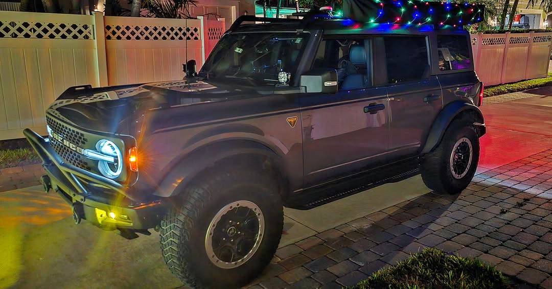 Ford Bronco 🎄🎅🎁 ☃️ Show Off Your Bronco's Holiday Spirit! 🕎⛄️🤶🎄 469724831_1968123987032181_8738946600251887814_n.heic