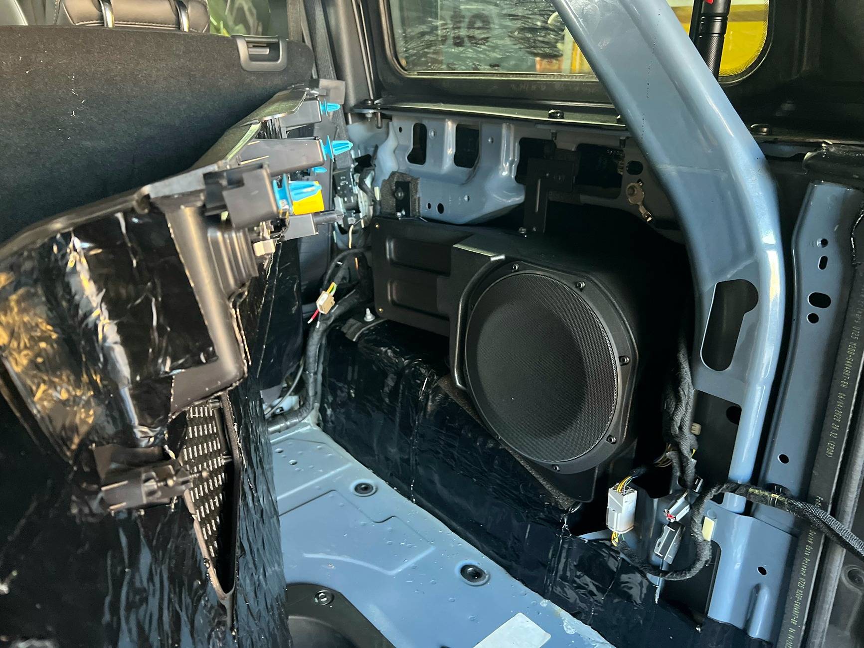 Ford Bronco My new audio system ROCKS!!! Upgraded non B&O w/sub delete RenderedIma