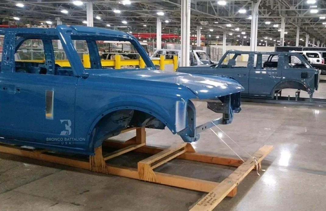 Ford Bronco New ? Is it Lightning Blue or Velocity Blue? 20201212_120937