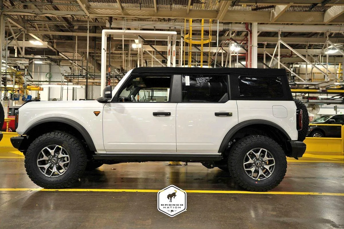 Ford Bronco Soft top vs Hard top (side by side) Badlands BB6CA5B6-B33F-4E83-A0AD-B349E2E95DFF