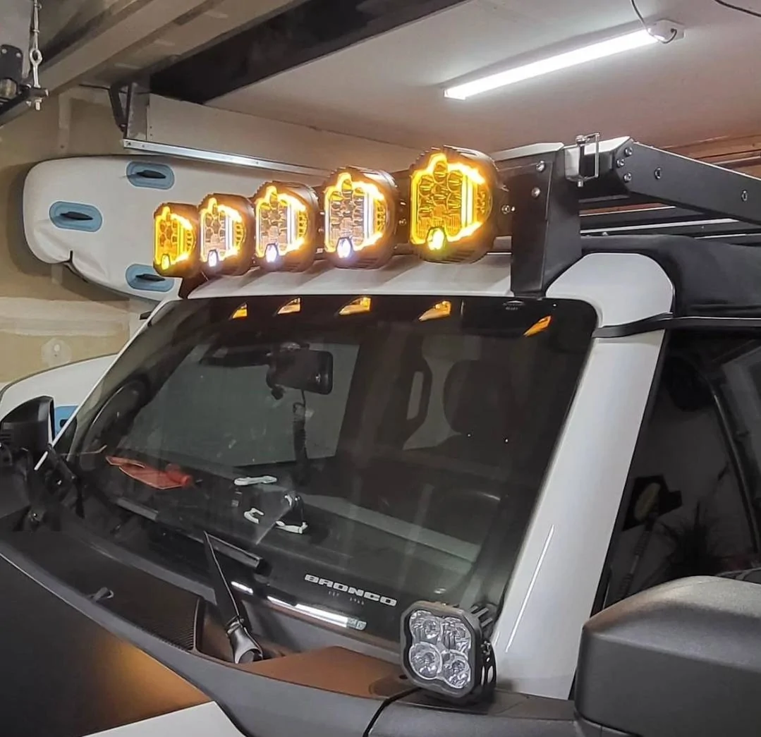Ford Bronco Light identification assistance. 1000037208