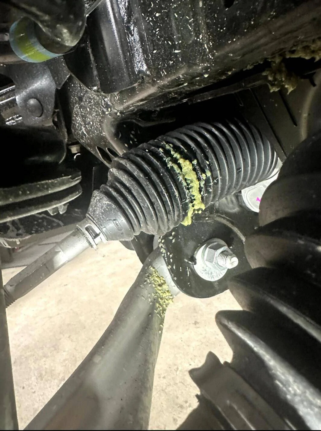 Ford Bronco Torn half shaft boot - drivers side Screenshot_20241220-081141