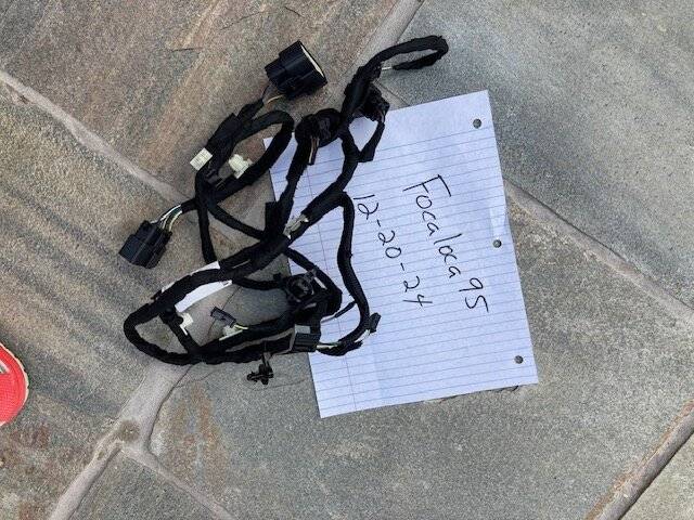Ford Bronco Wiring harness to overhead console $20 OBO. IMG_5009.JPG