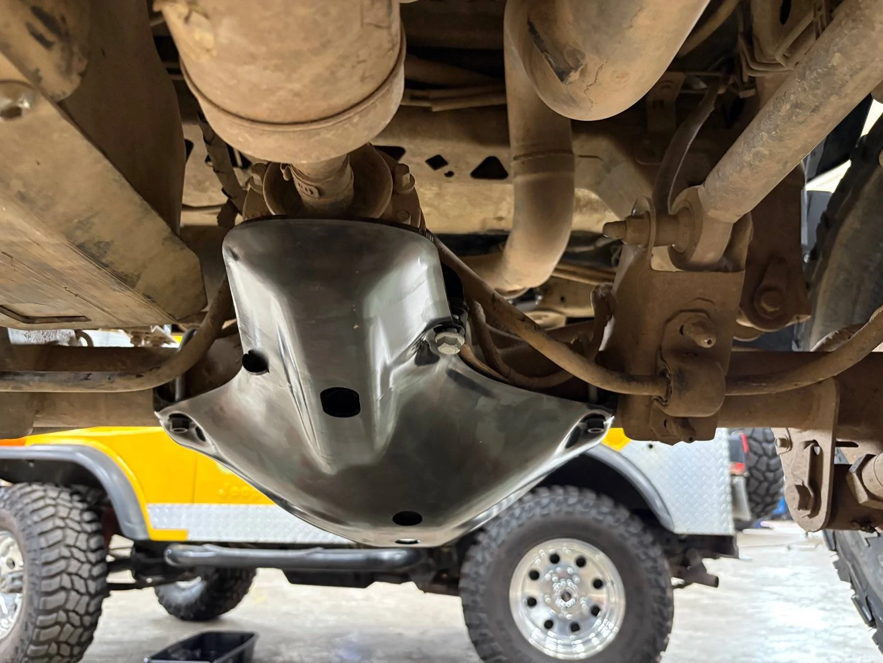 Ford Bronco Rear diff took a bump IMG_0203
