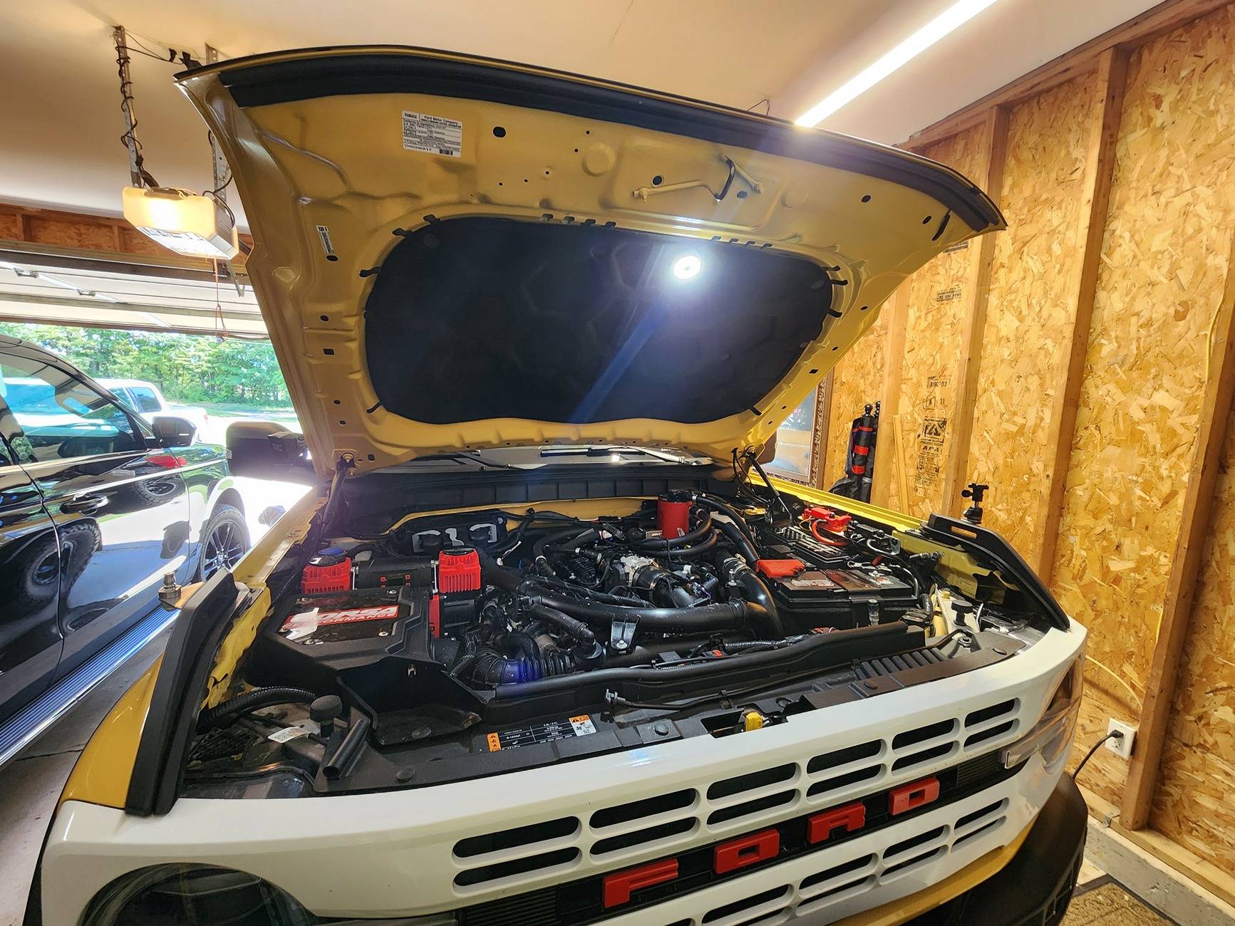 Ford Bronco which hood prop? 20240831_133858