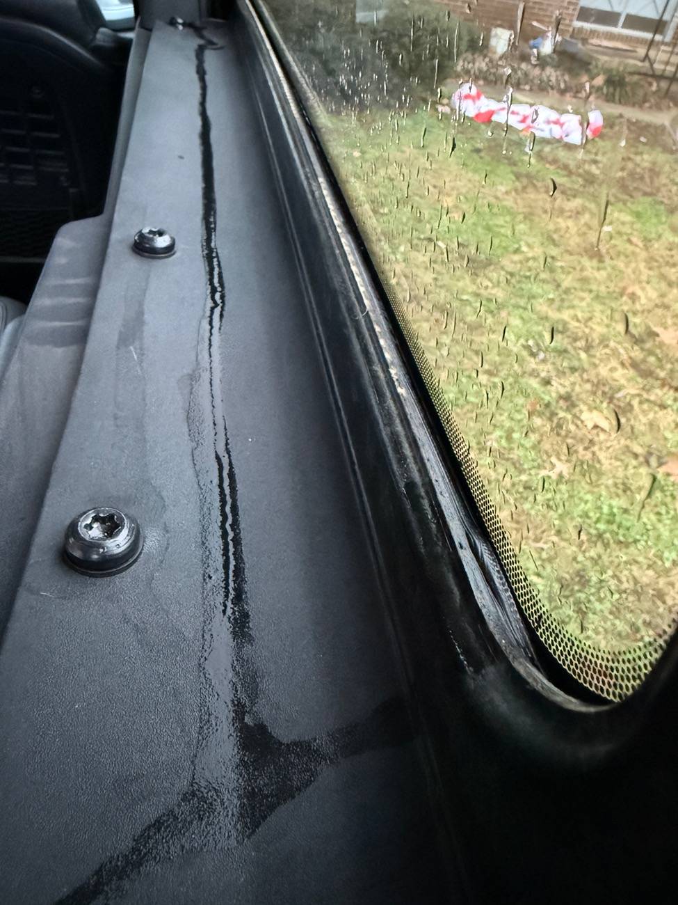 Ford Bronco Leaky hardtop. Anyone seen similar? IMG_0588