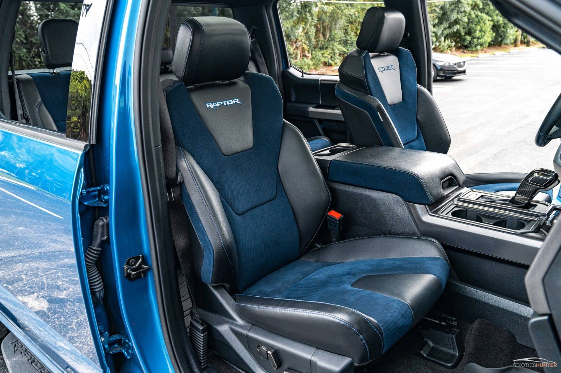 Ford Bronco Dyeing blue seats Used-2020-Ford-F-150-Raptor-w-the-Equipment-Group-802A-+-Pano-Roof-1697818007