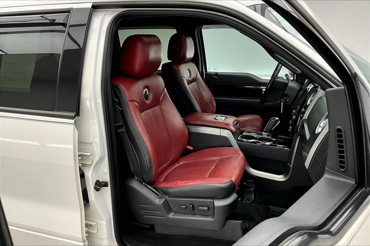 Ford Bronco Dyeing blue seats 1FTFW1ET0DFC57387--07