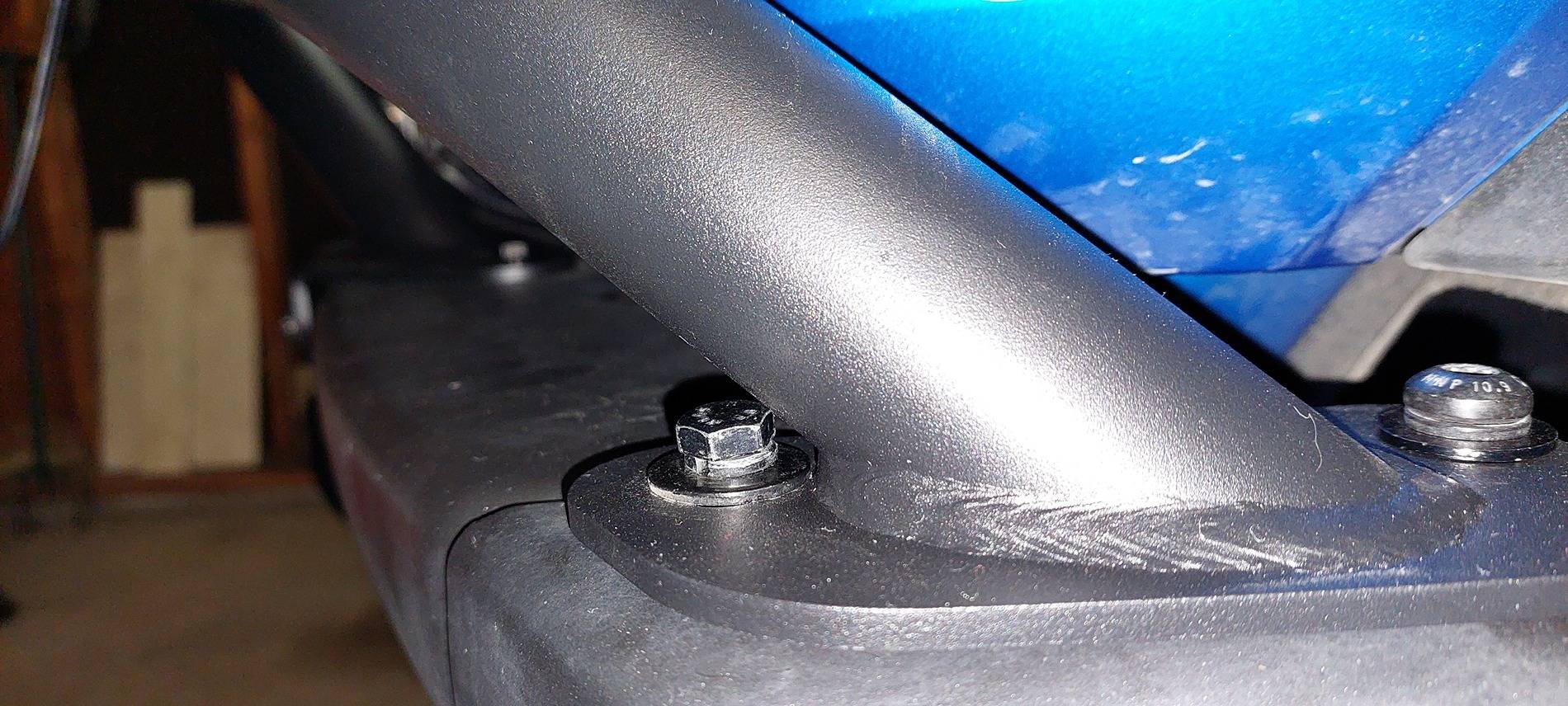 Ford Bronco BAJA bull guard - one difficult bolt 20241231_082322