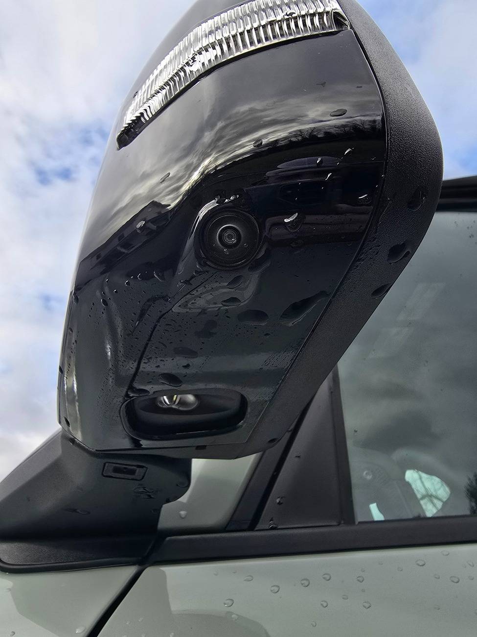 Ford Bronco Electrical issue: Signature lights and Mirrors 20250101_101750