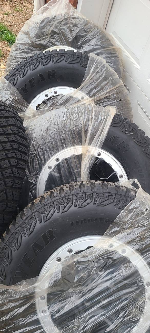 Ford Bronco (5) Brand New 2023 Outer Banks Sasquatch wheels + tires + factory TPMS 20250105_160947