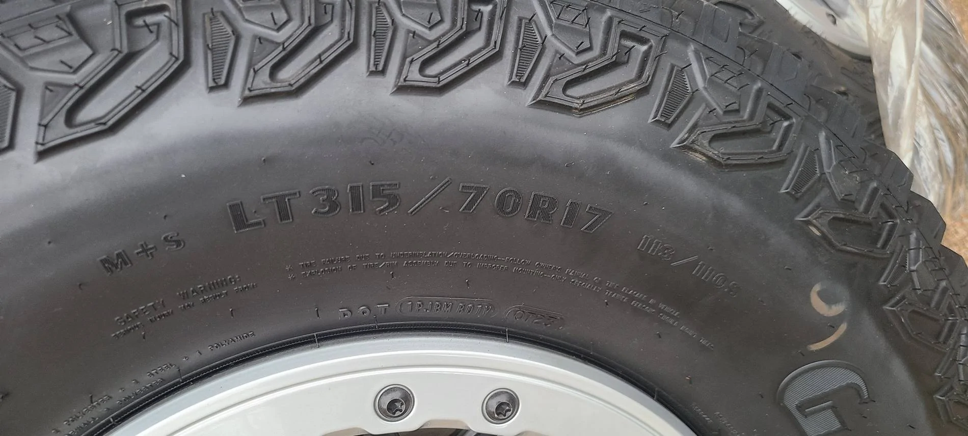 Ford Bronco (5) Brand New 2023 Outer Banks Sasquatch wheels + tires + factory TPMS 20250105_160932