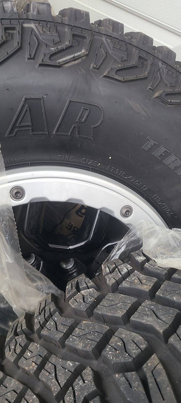 Ford Bronco (5) Brand New 2023 Outer Banks Sasquatch wheels + tires + factory TPMS 20250105_161255