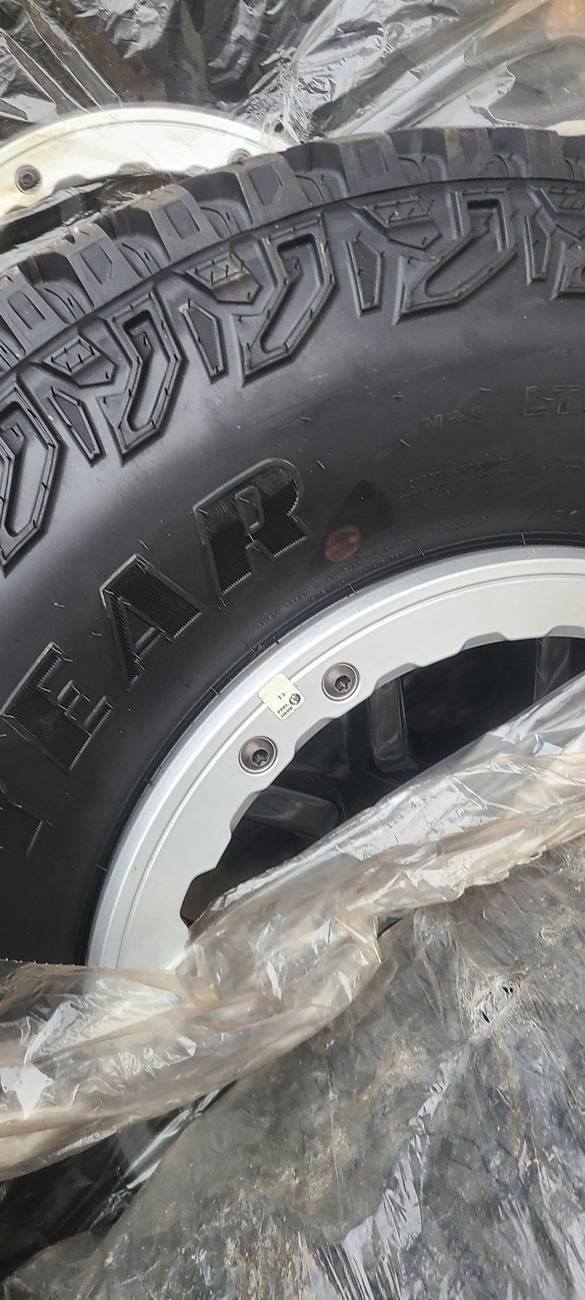 Ford Bronco (5) Brand New 2023 Outer Banks Sasquatch wheels + tires + factory TPMS 20250105_161303