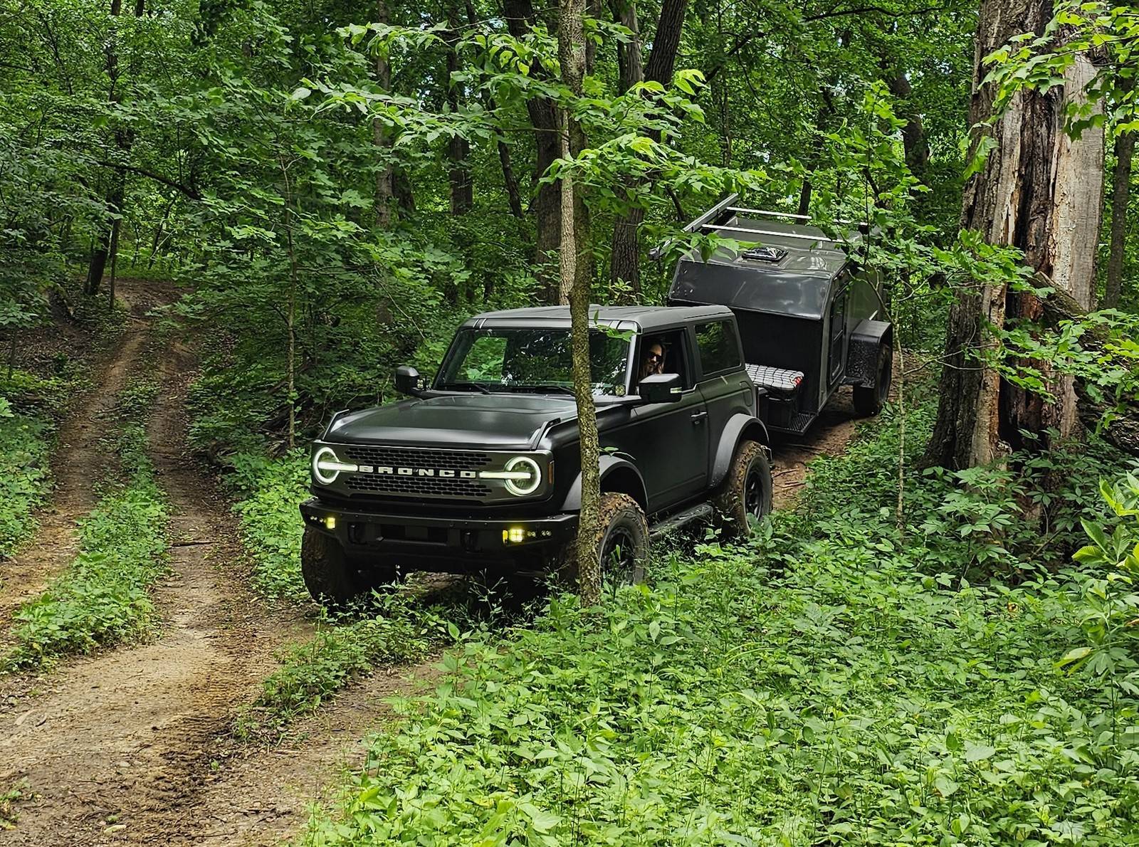 Ford Bronco BROOX's 2DR Shadow Black Squatchy Boy i-m-apparently-the-first-person-to-pull-a-trailer