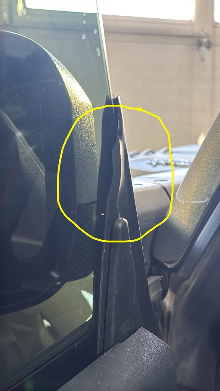 Ford Bronco Drivers side window seal Image (6)