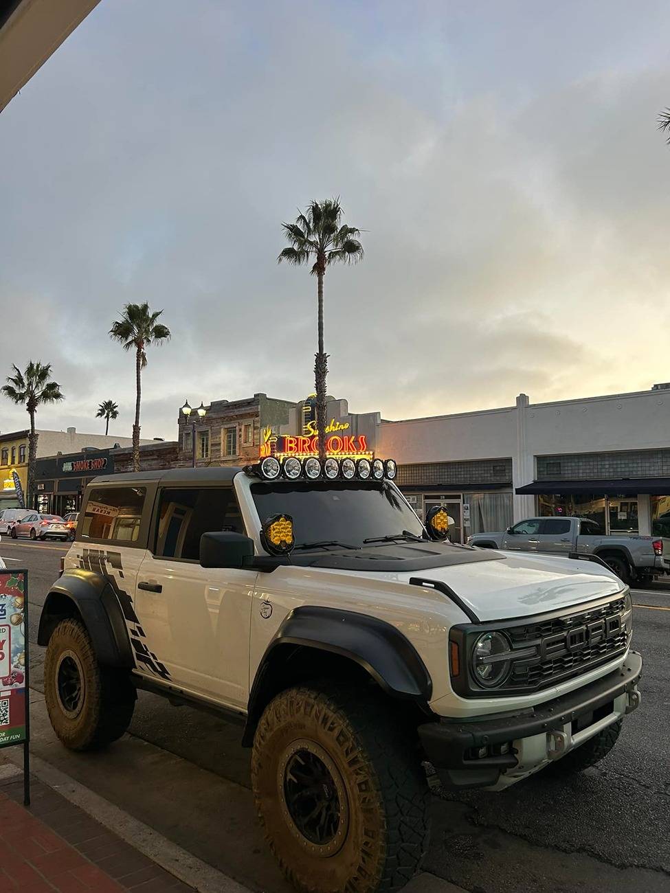 Ford Bronco This is what a 2-door Bronco Raptor would look like! 471643705_1125410942330253_1941322577169643112_n