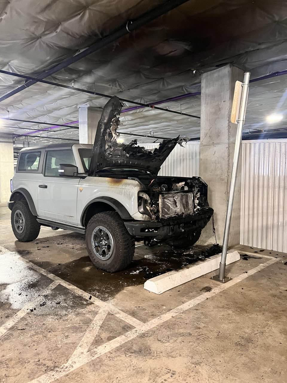 Ford Bronco Engine fire destroys Bronco in Portland image0