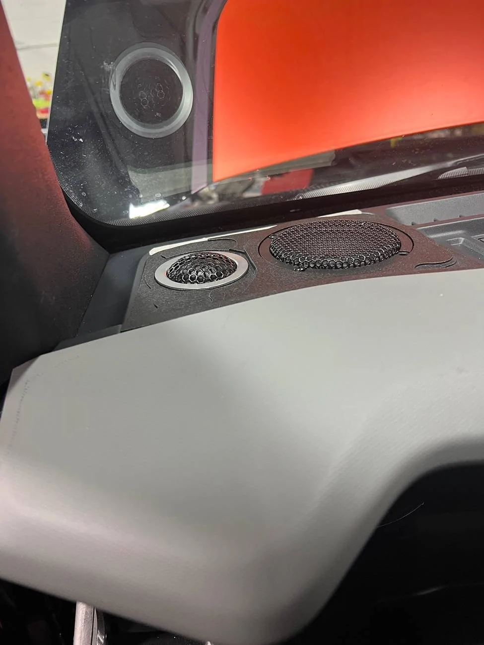 Ford Bronco Upgraded Audio installer having issues IMG_4600