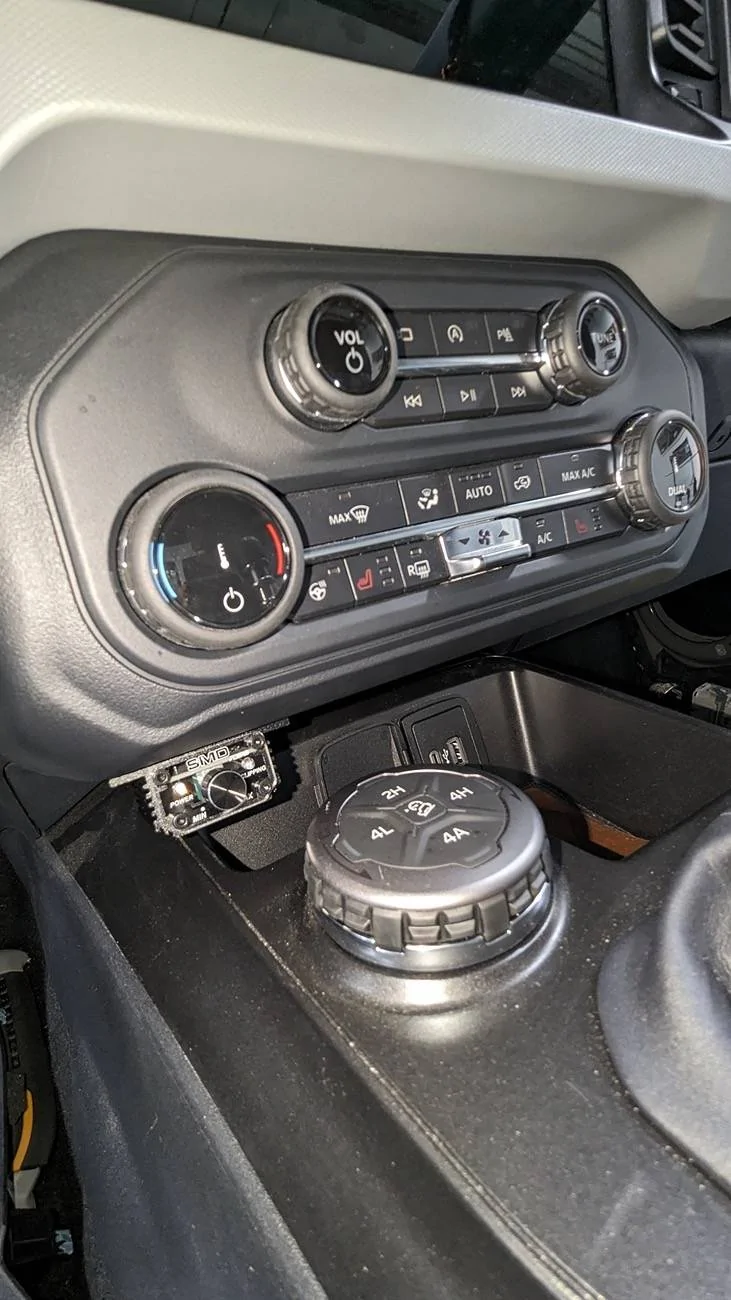 Ford Bronco Upgraded Audio installer having issues 6769f92fab61505833b8cd8c