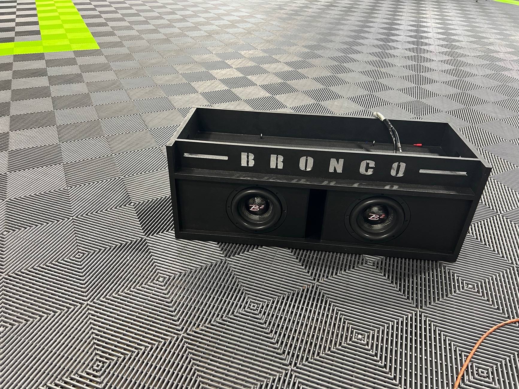 Ford Bronco Upgraded Audio installer having issues IMG_4599