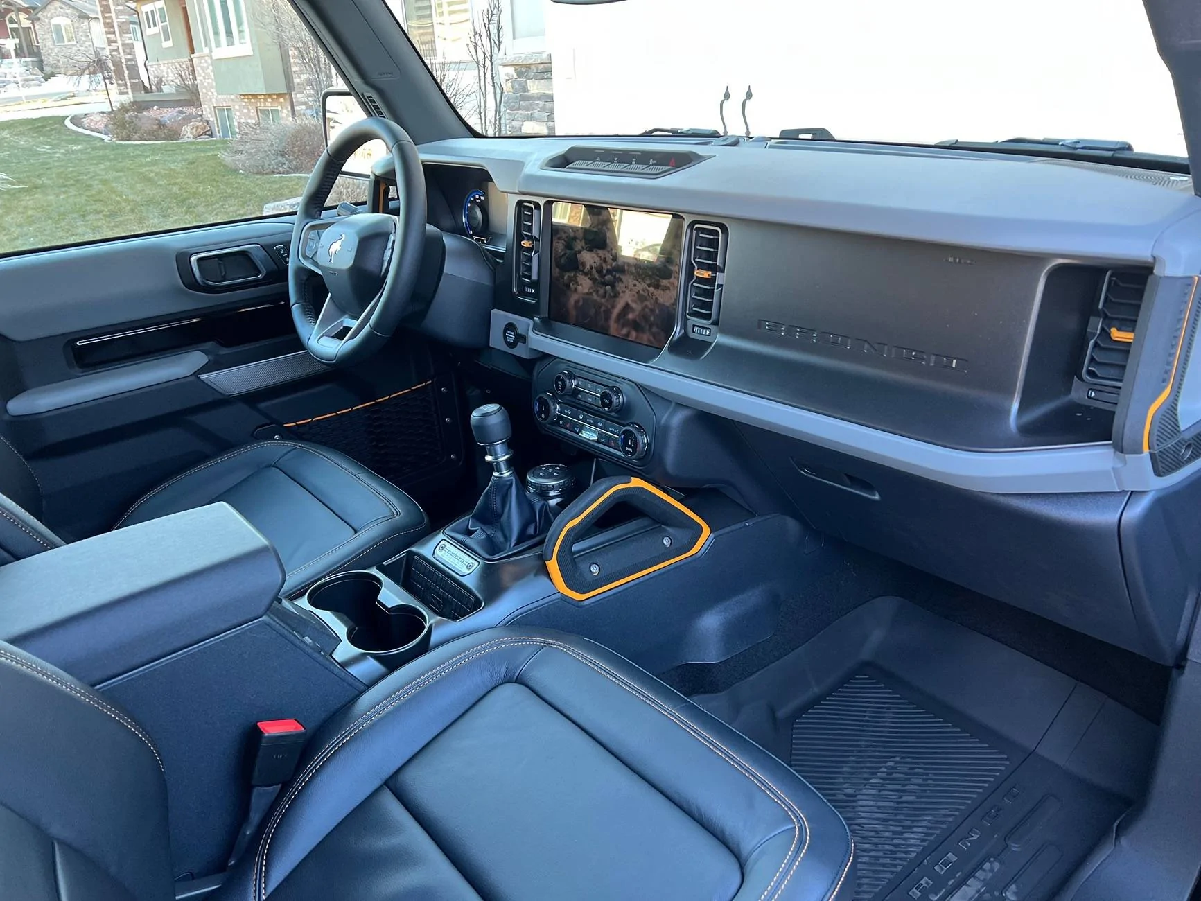 Ford Bronco Upgraded Audio installer having issues IMG_2230