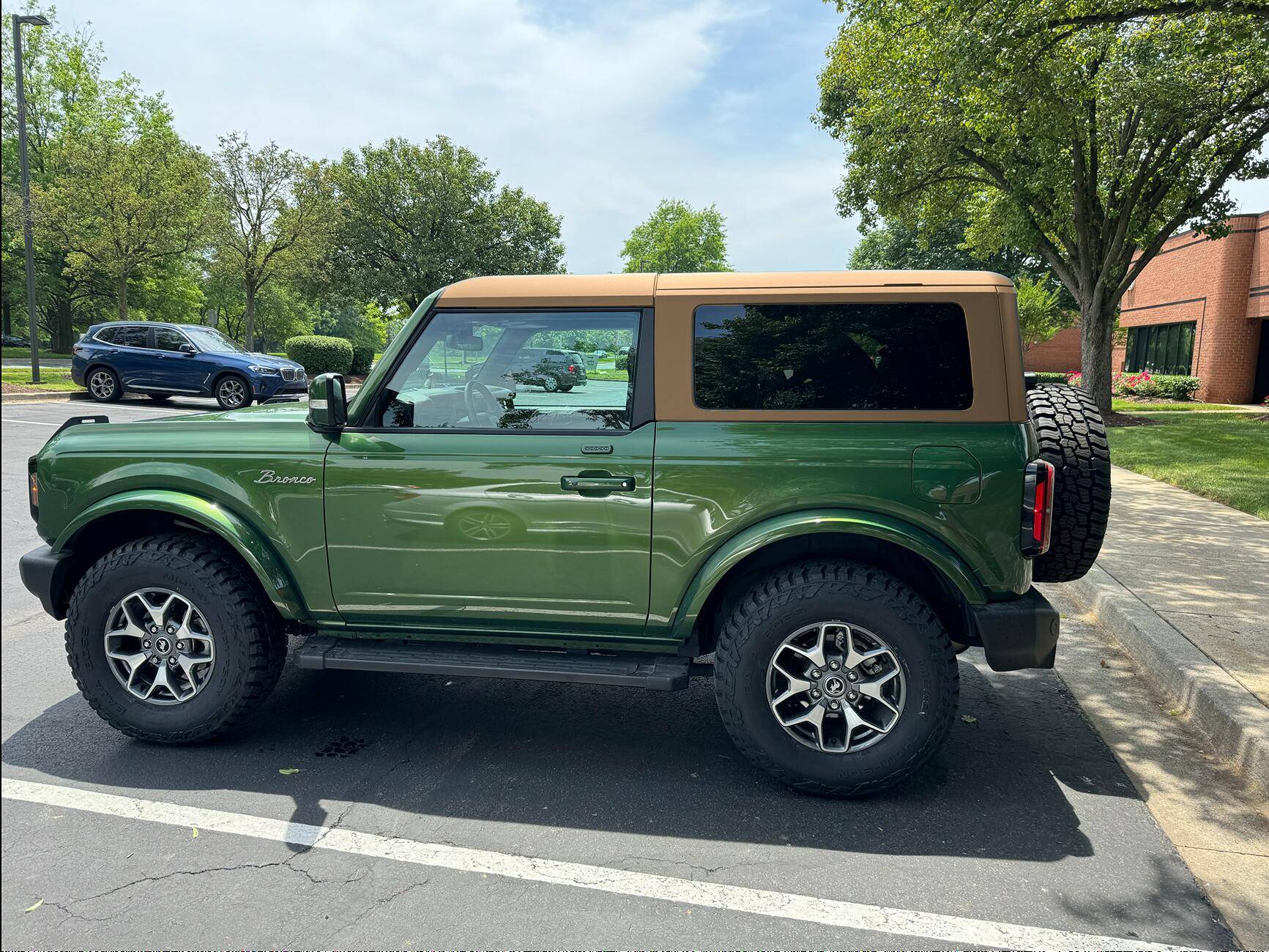 Ford Bronco Tan/beige hard top? 1737075300774-at