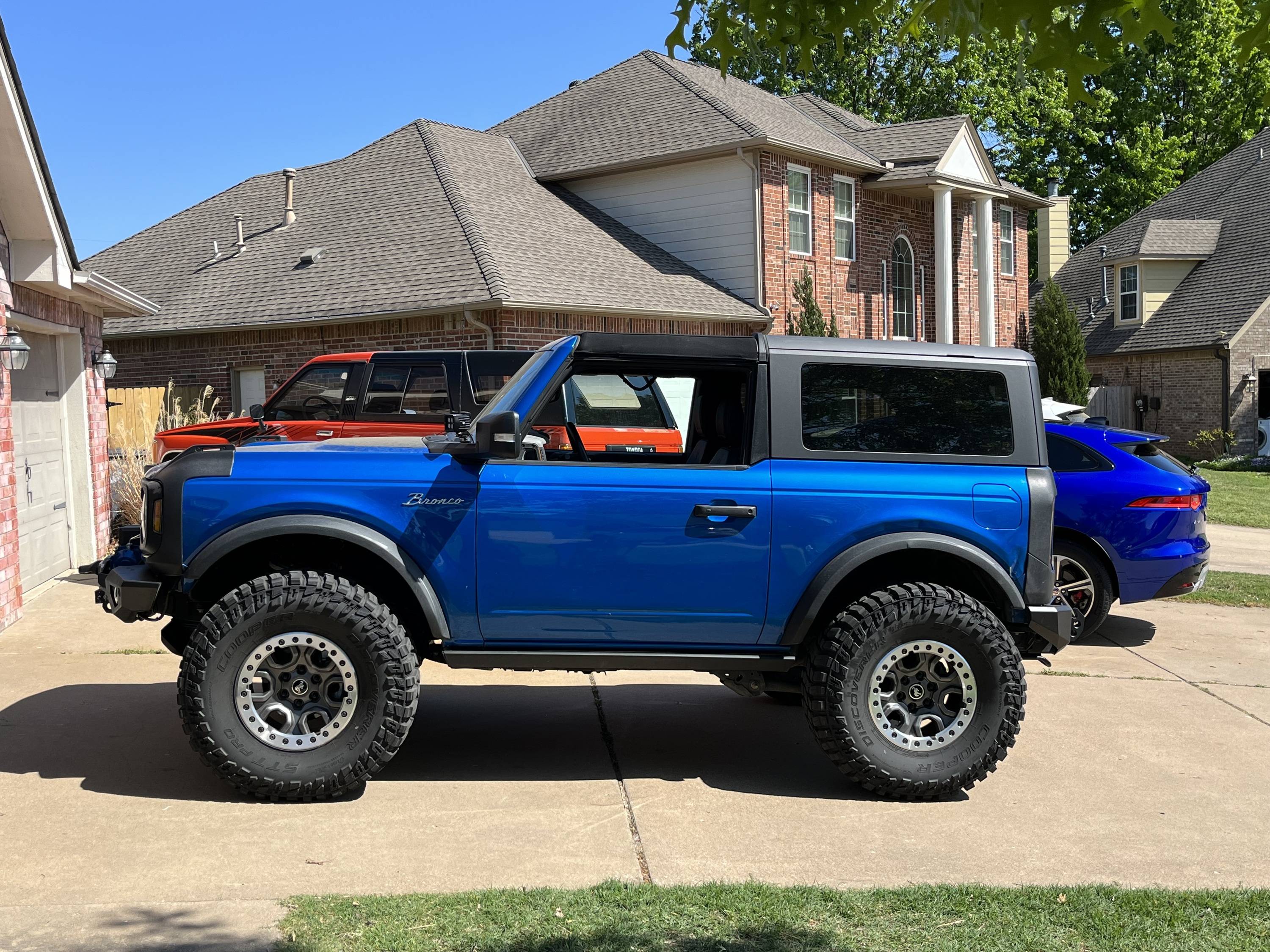 Ford Bronco 2025 Broncos... 2-door going extinct? nSU0NfH