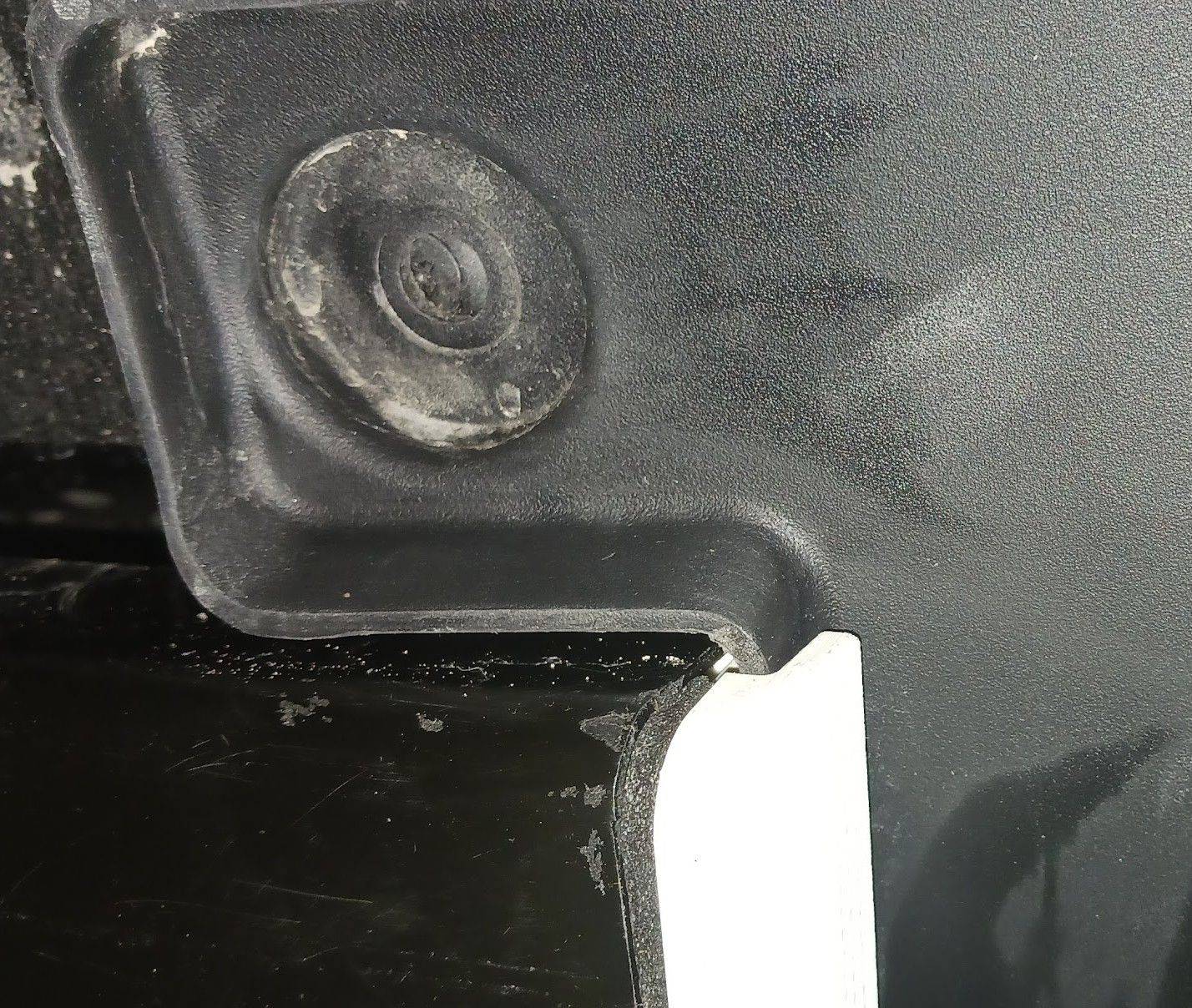 Ford Bronco Stripped plastic fender liner clips 20230205_154413