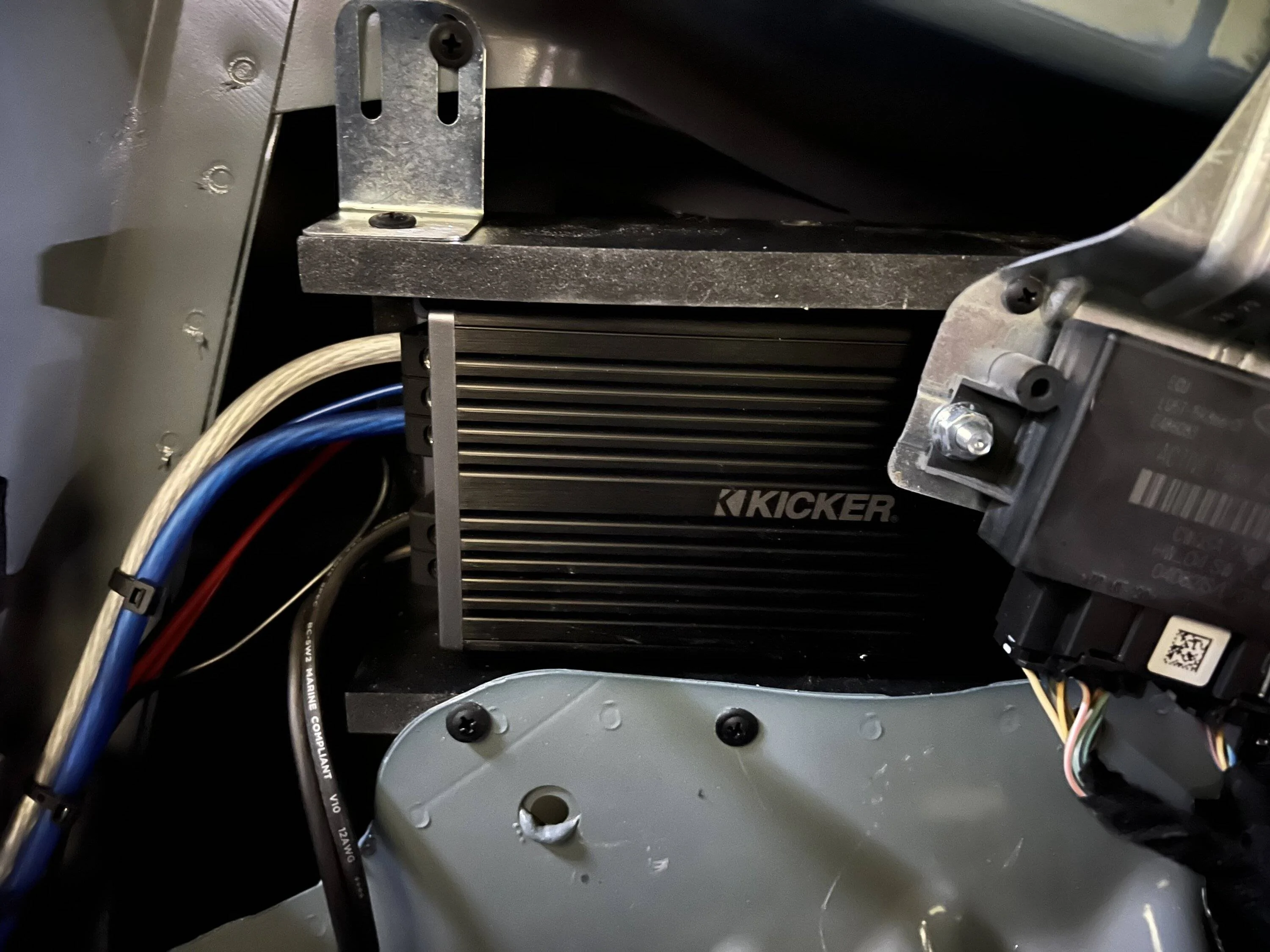 Ford Bronco Looking for an audio Pro to install a real system IMG_0327