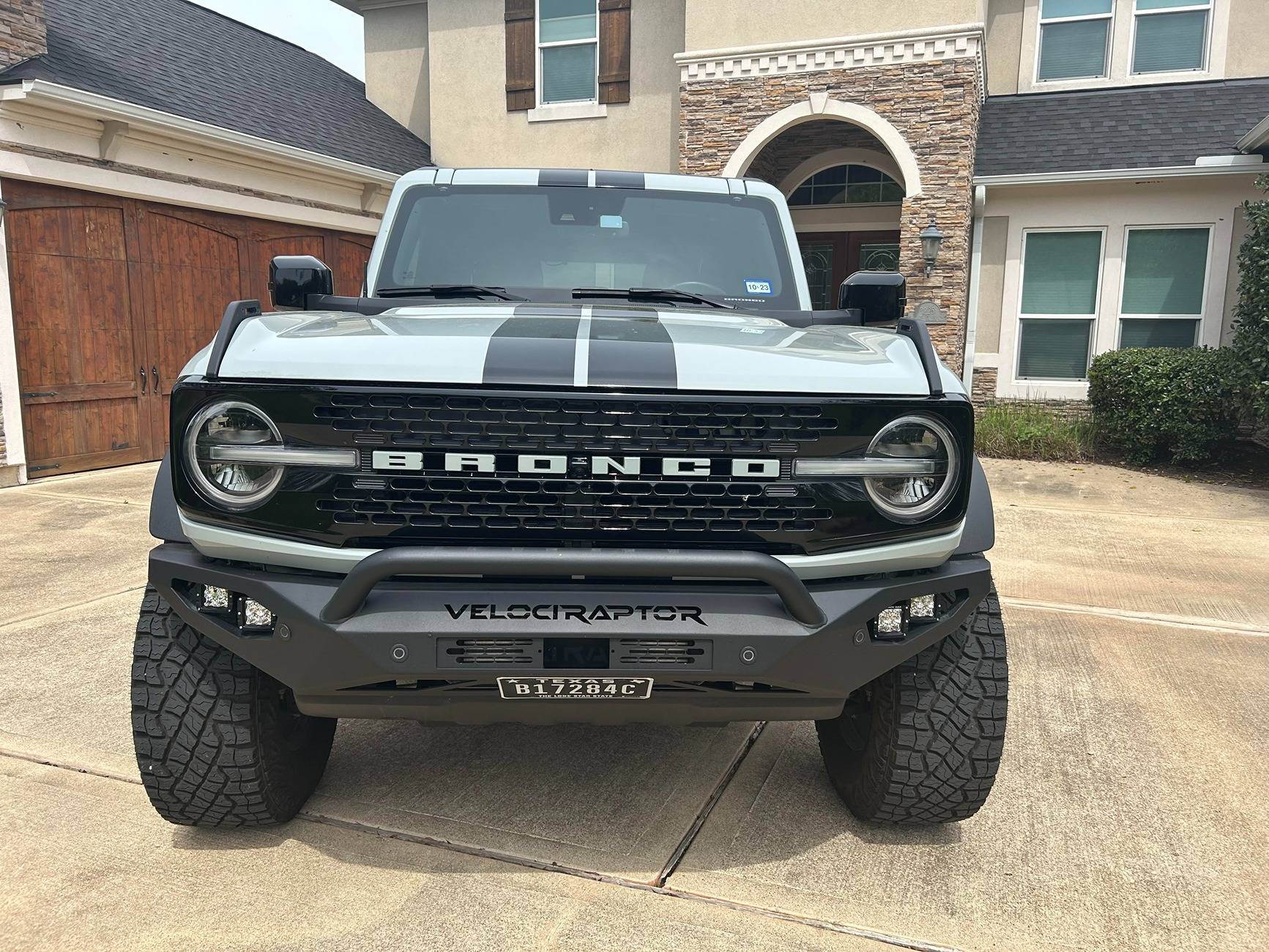 Ford Bronco Looking for License Plate Bracket for the DV8 Competition Series front bumper 6