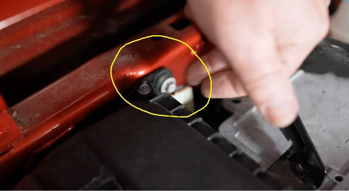 Ford Bronco Part number request - Air box bolt bolt