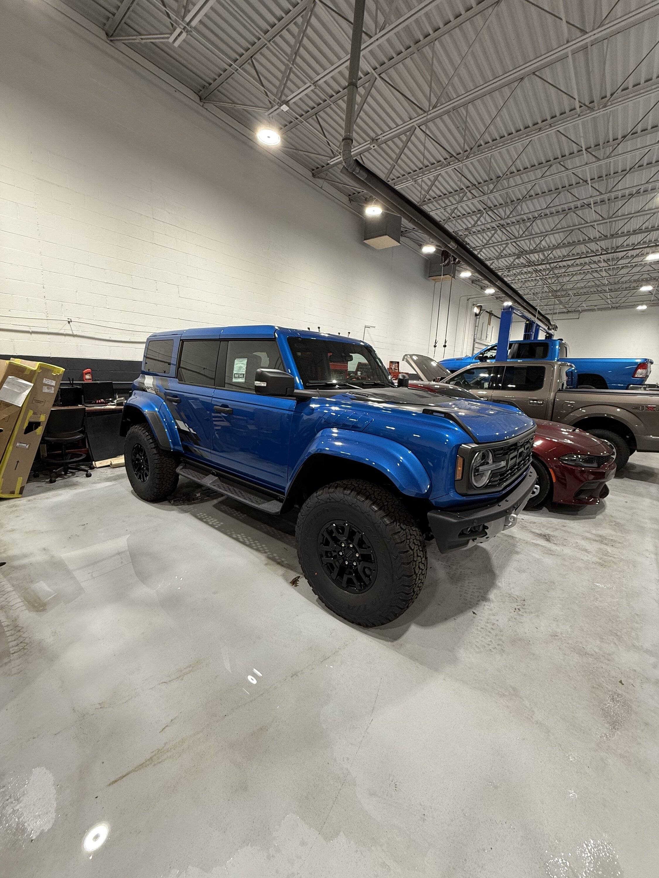 Ford Bronco MHT Side Glass ... Removable ? IMG_0953