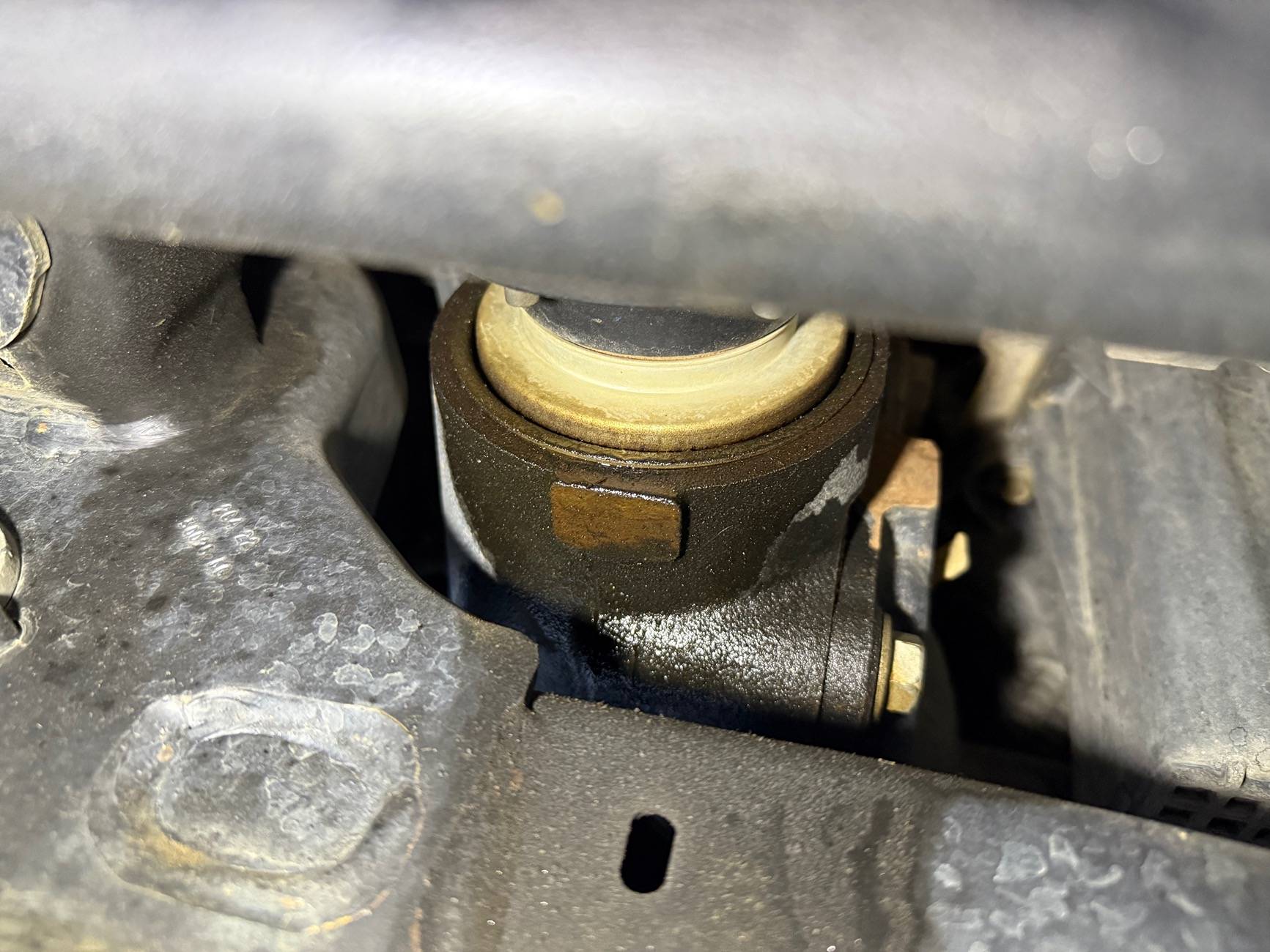 Ford Bronco Front differential pinion seal leaking IMG_0433