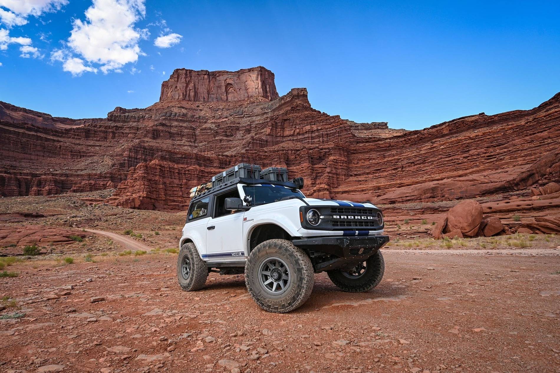Ford Bronco How many windshields (including replacements) have you gone through? 454719264_10231557001644898_4314377449703330490_n