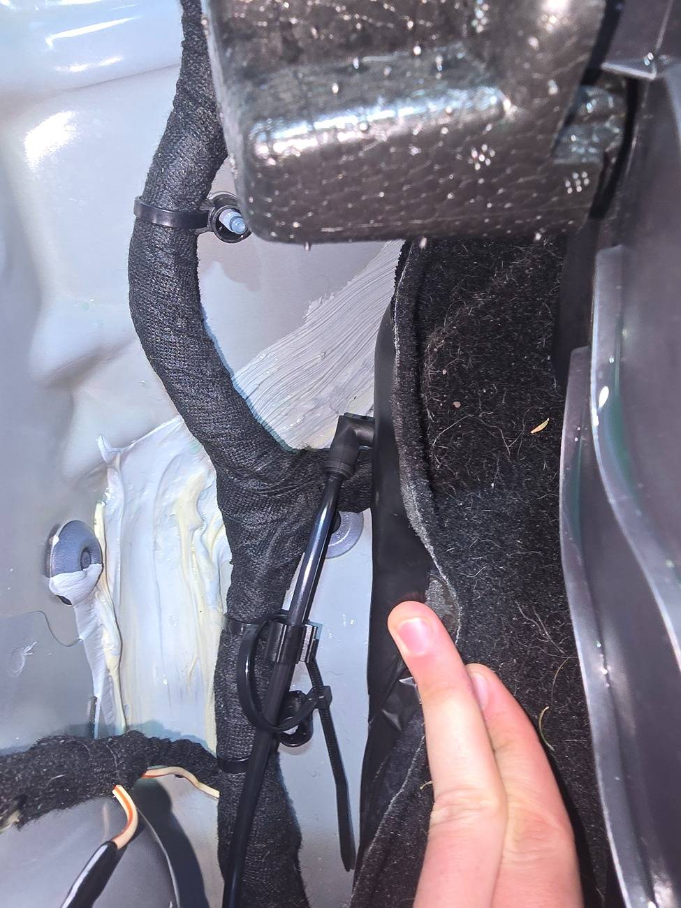 Ford Bronco Low Windshield Wiper Fluid (leak) 1000016818