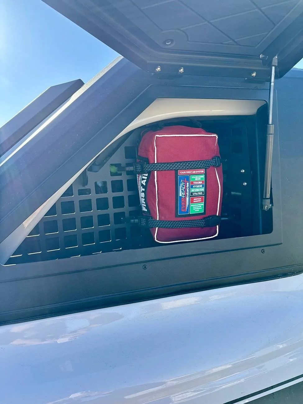 Ford Bronco Front seat back MOLLE panels - usage ideas? IMG_4888