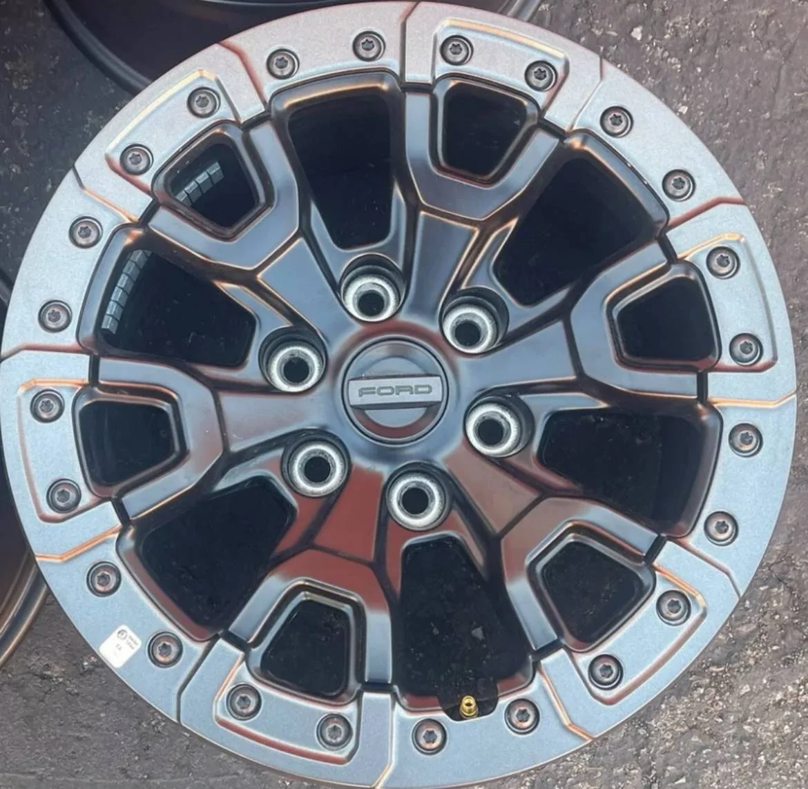 Ford Bronco Gen 3 wheel trim ring color? IMG_0065