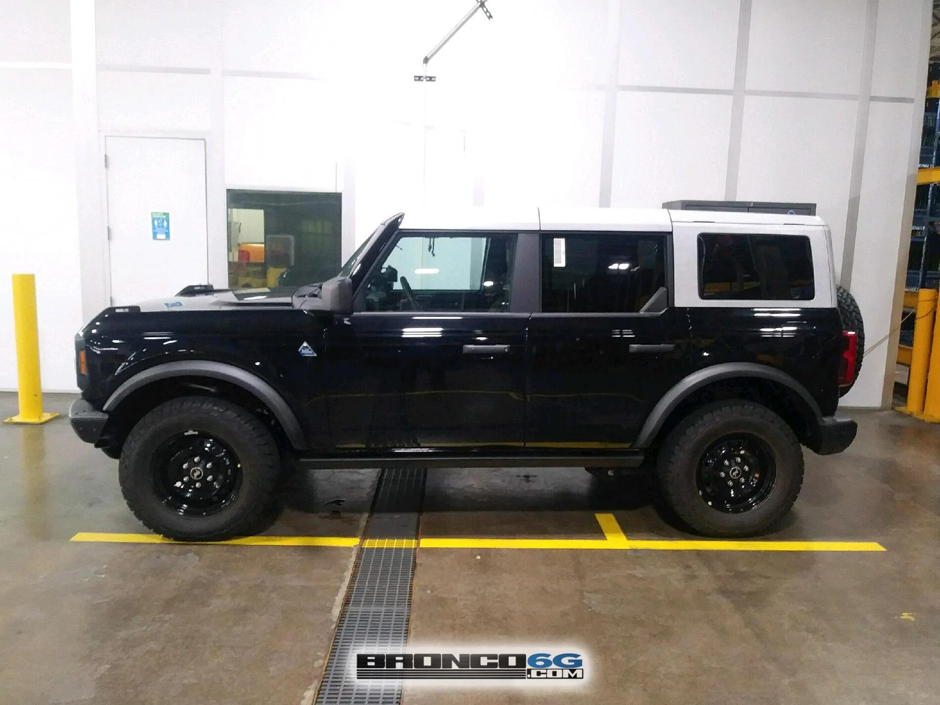 Ford Bronco 9 NEW Broncos @ factory by Ford Stig! Bronco-palooza ??? 1 - Shadow Black Bronco BlackDiamond 4-door Steel Wheels White Top 1