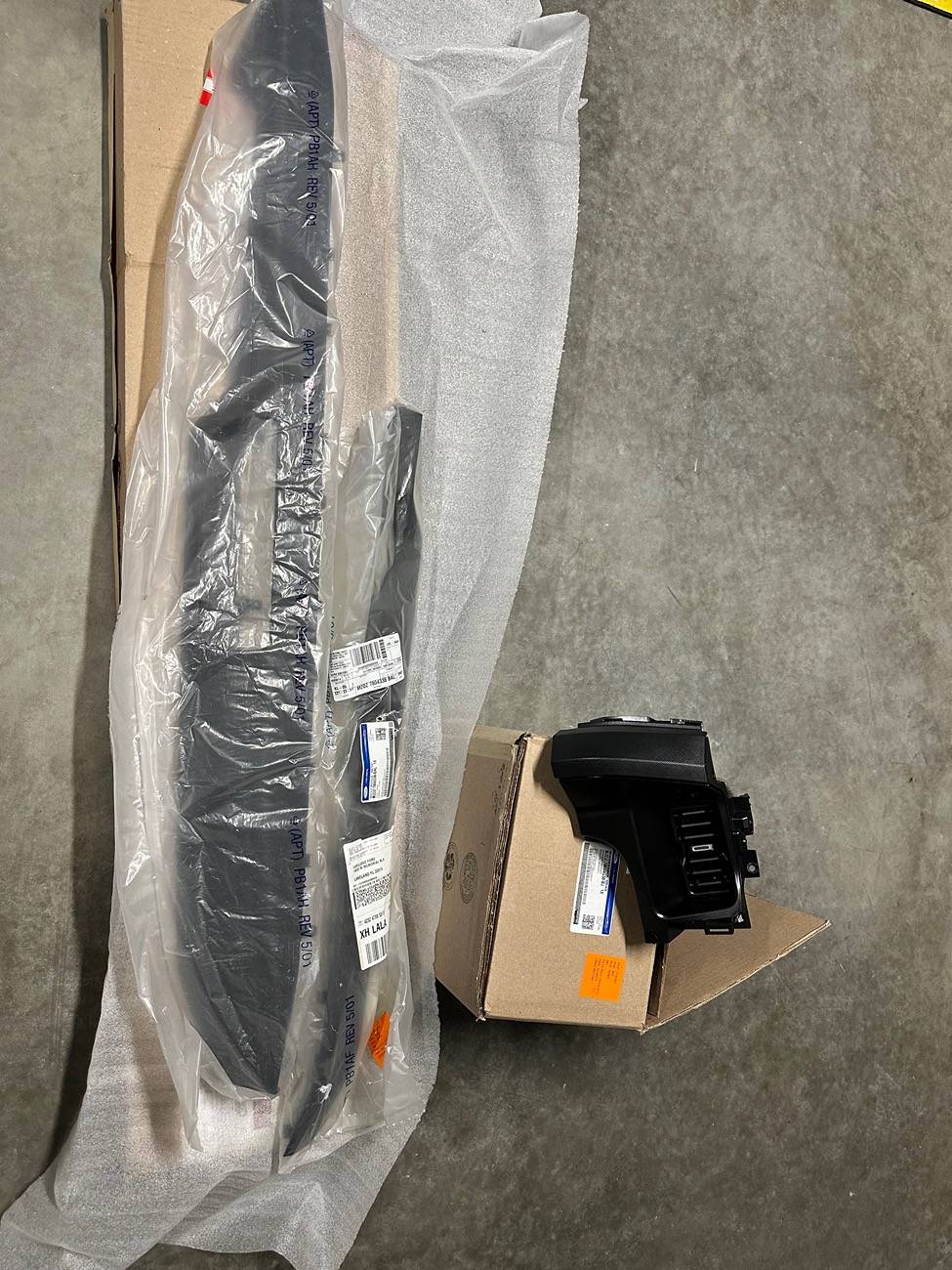 Ford Bronco Black First Edition Dash Upper/Lower IMG_6648