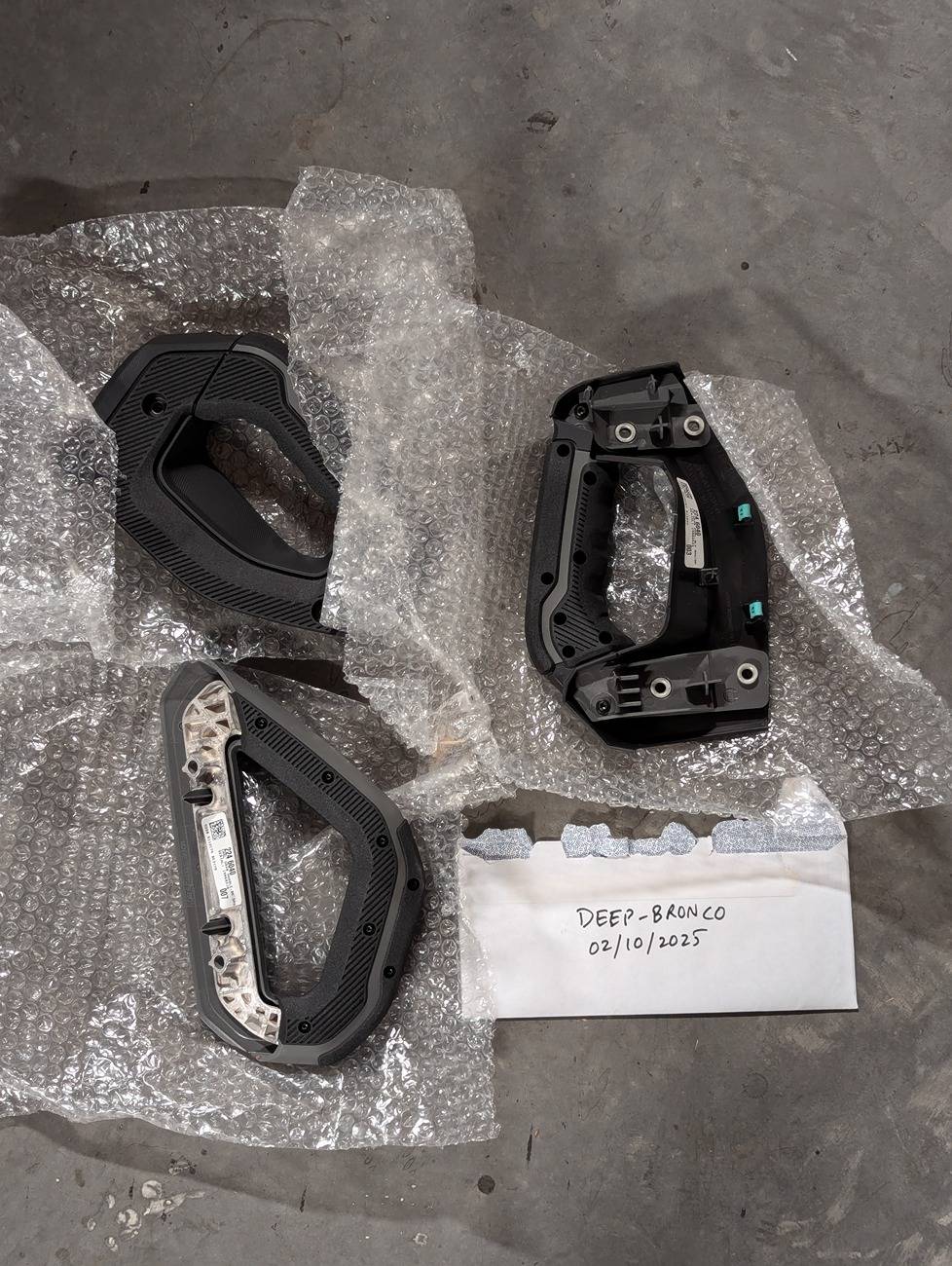 Ford Bronco FS: Big Bend OEM grab handles (gray) PXL_20250211_074101739.NIGHT